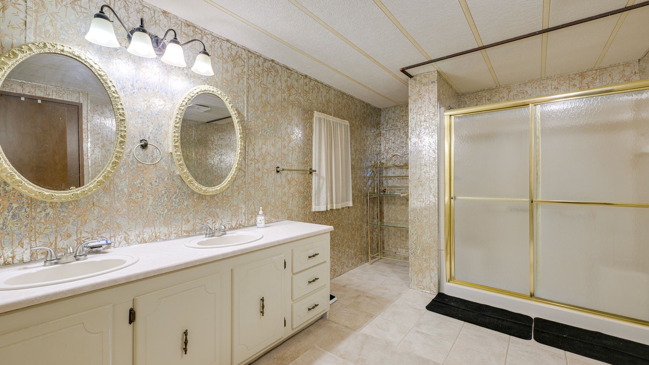 Photo of Bathroom in Salmon