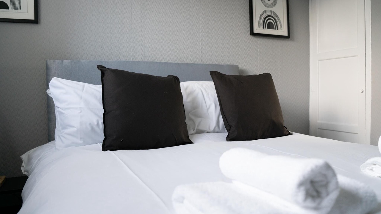 Photo of Others in Shotts