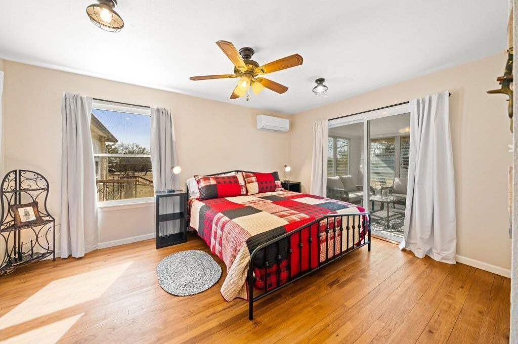 Photo of Bedroom in Harper