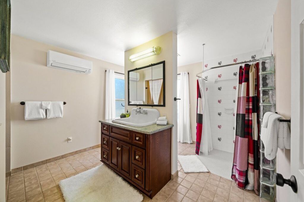 Photo of Bathroom in Harper
