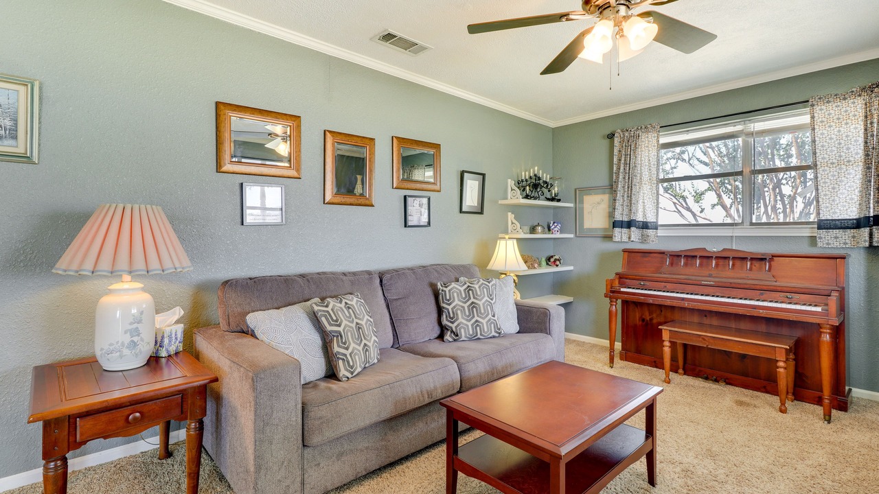 Photo of Livingroom in Manor