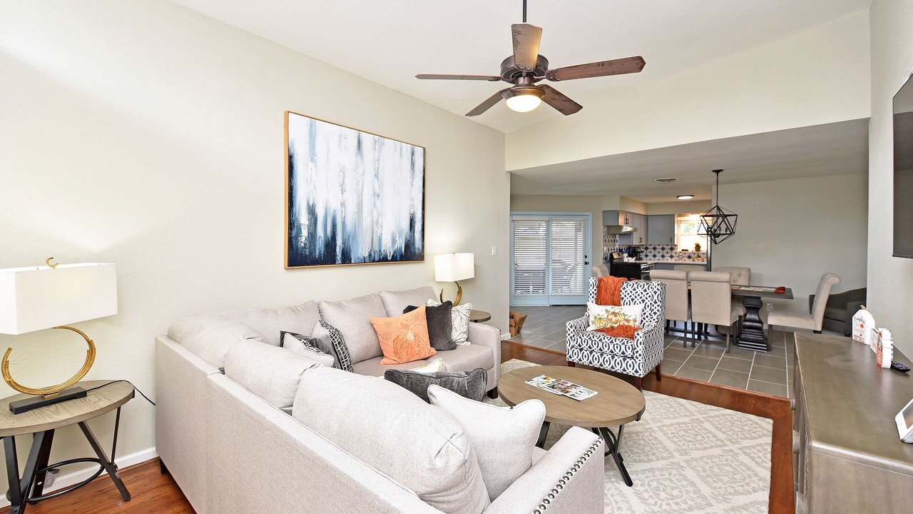 Photo of Livingroom in Sharpstown