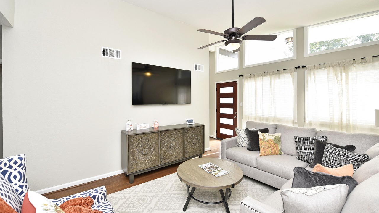 Photo of Livingroom in Sharpstown