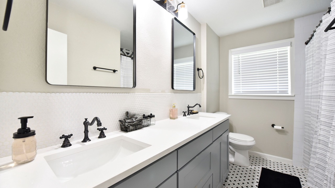 Photo of Bathroom in Sharpstown