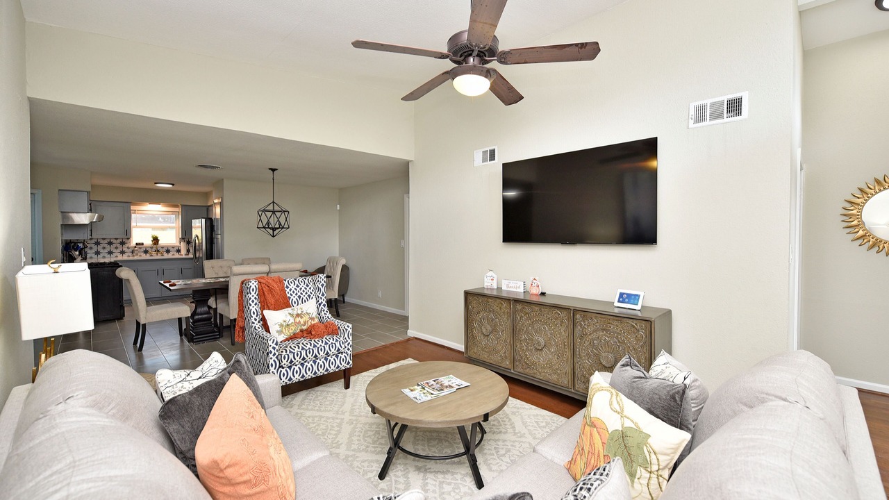 Photo of Livingroom in Sharpstown