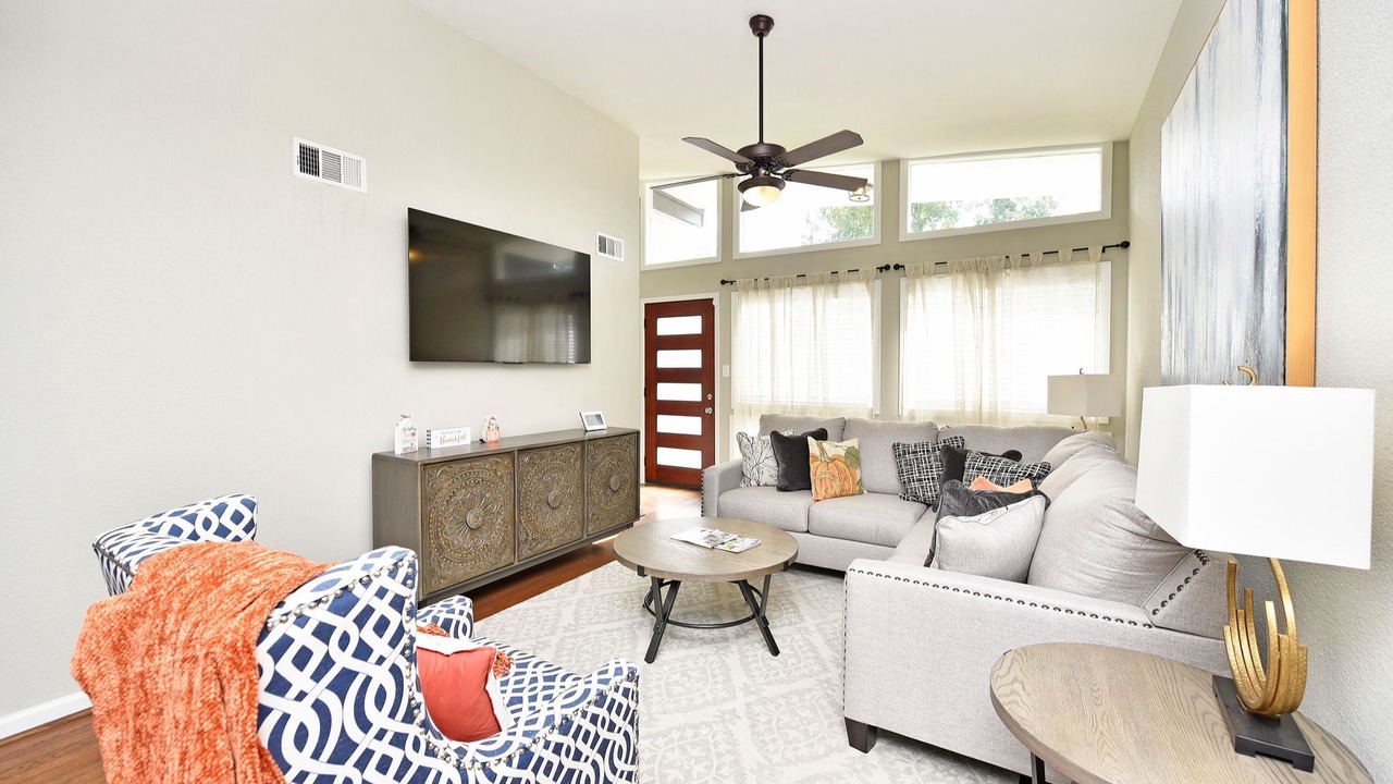 Photo of Livingroom in Sharpstown