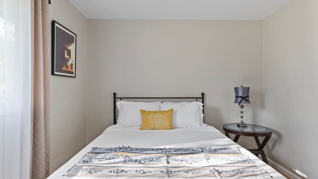 Photo of Bedroom in High Ridge