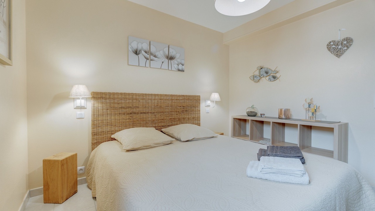 Photo of Bedroom in Saint-Benoit-des-Ondes