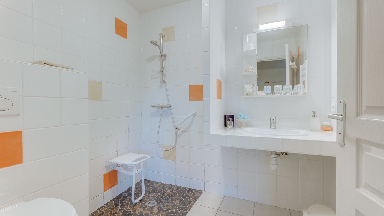 Photo of Bathroom in Saint-Benoit-des-Ondes