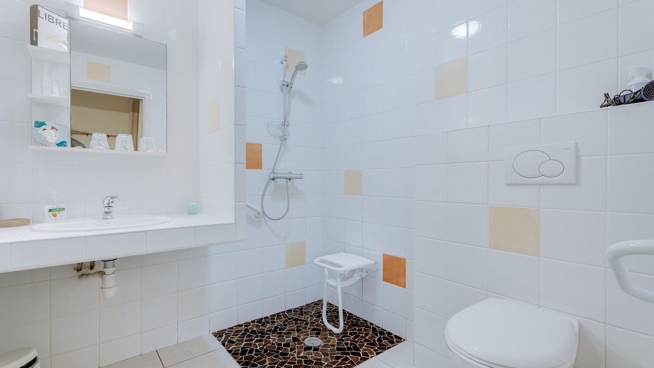 Photo of Bathroom in Saint-Benoit-des-Ondes