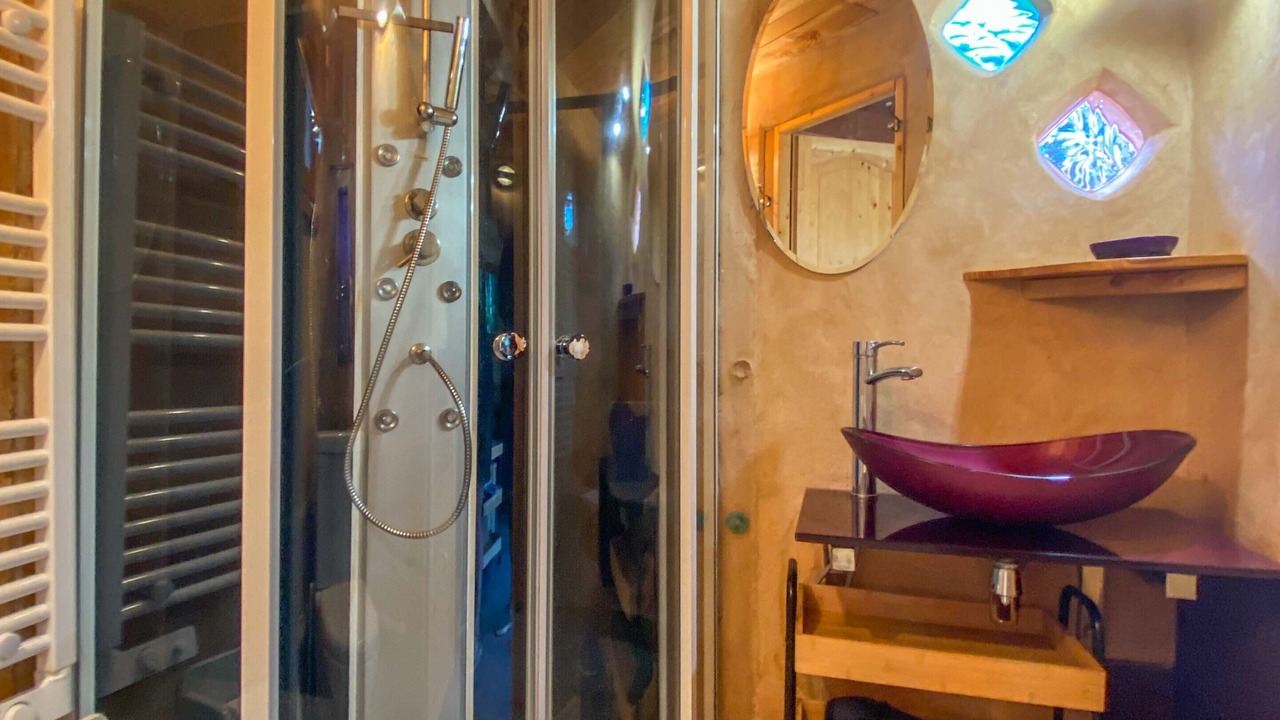 Photo of Bathroom in Labastide-de-Virac