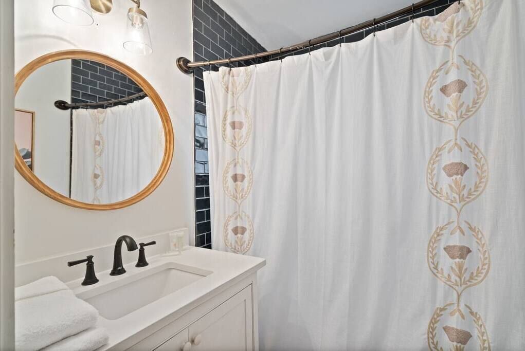Photo of Bathroom in Stonewall