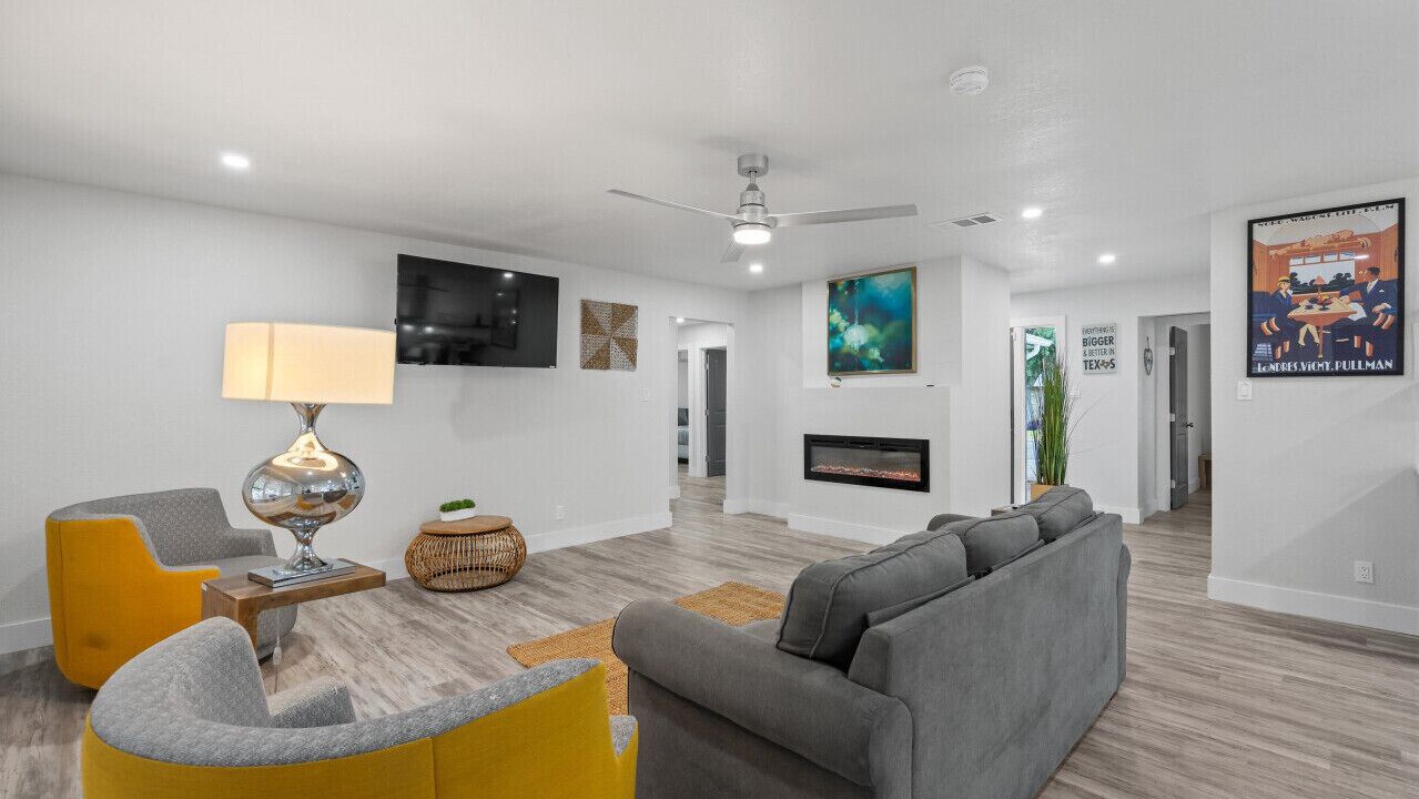 Photo of Livingroom in Egger Acres