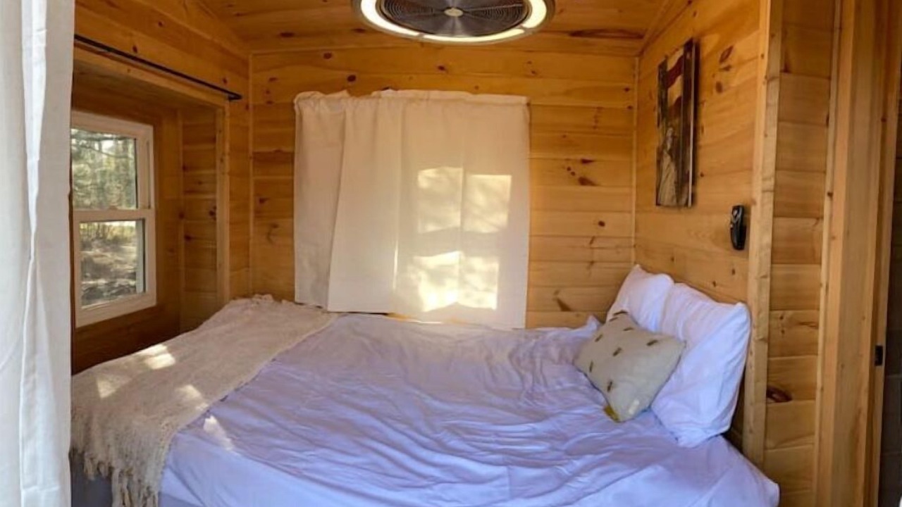 Photo of Bedroom in Woodridge