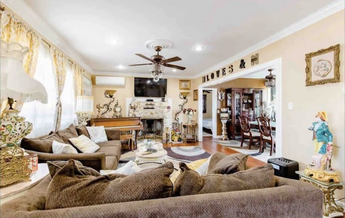 Photo of Livingroom in Shirley