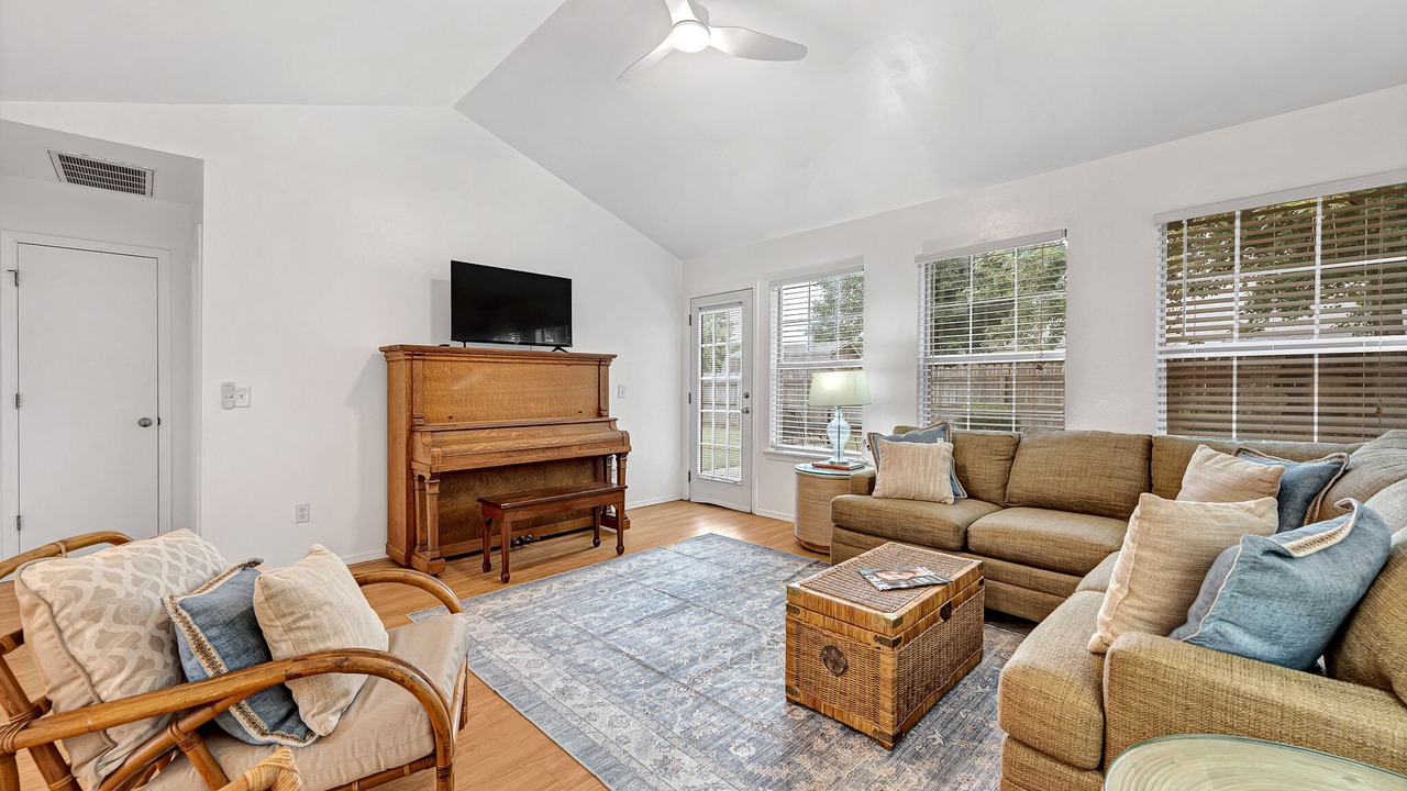 Photo of Livingroom in Lowell