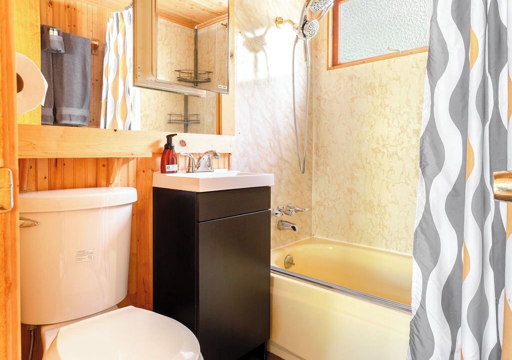 Photo of Bathroom in Gold Bar