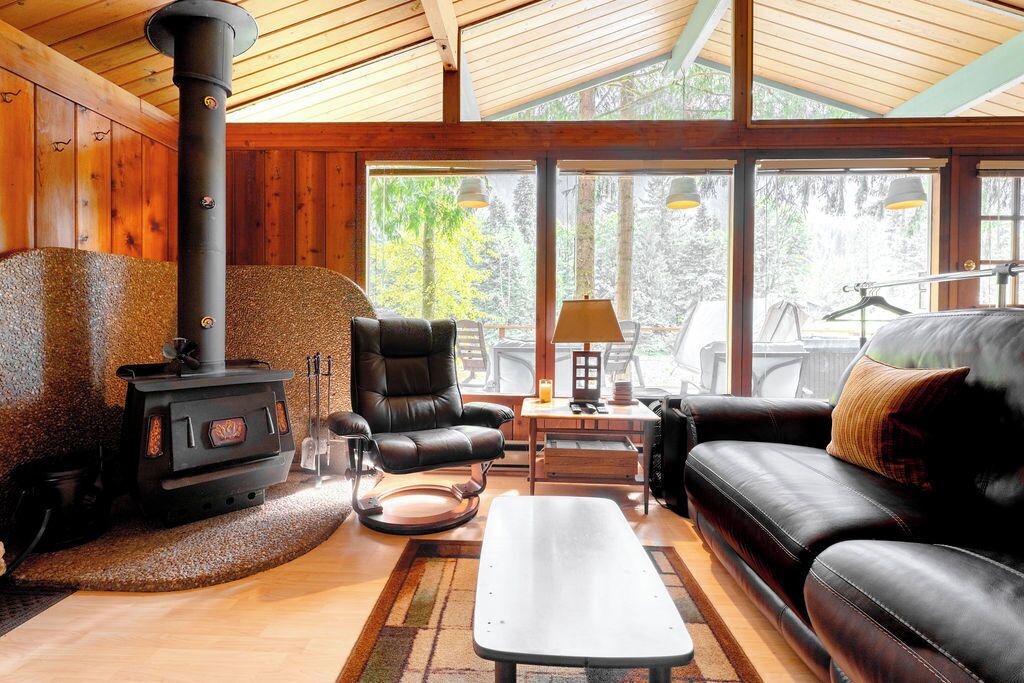 Photo of Livingroom in Gold Bar