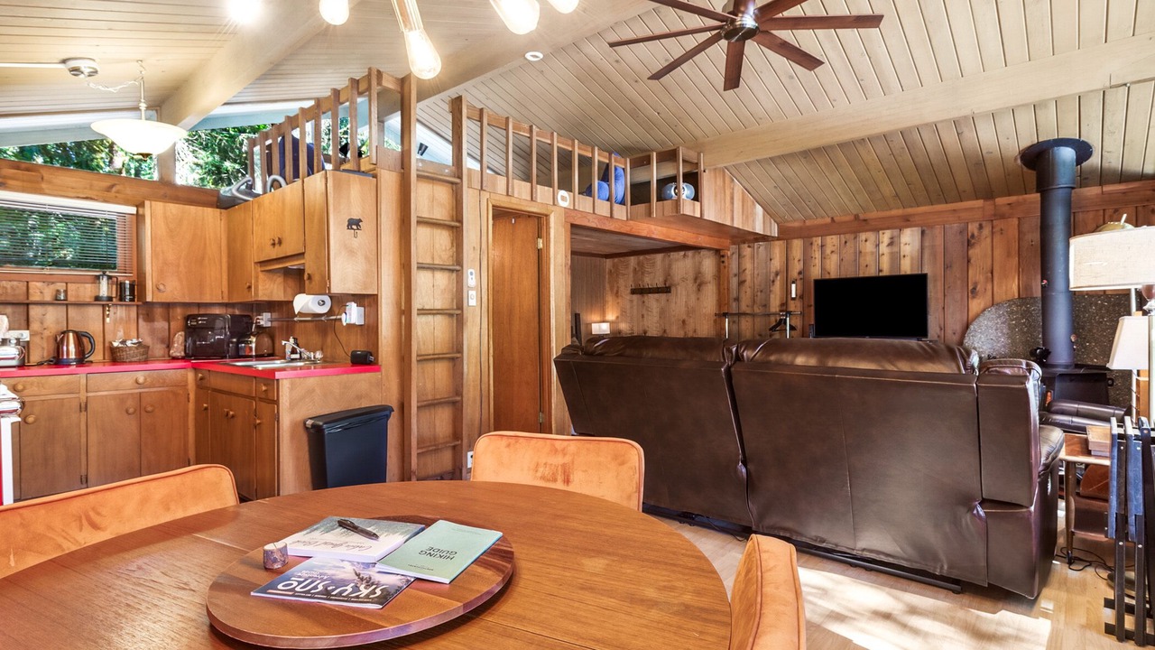 Photo of Others in Gold Bar