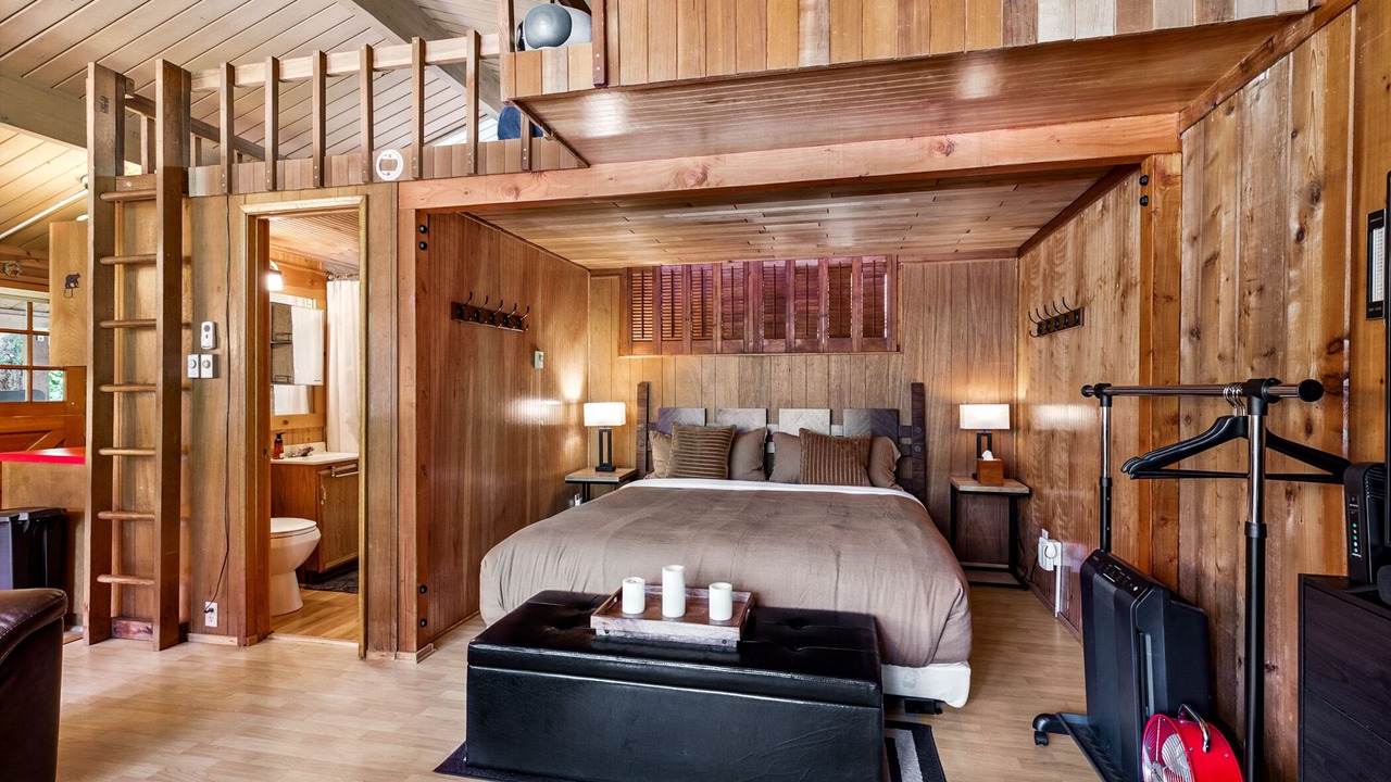 Photo of Others in Gold Bar