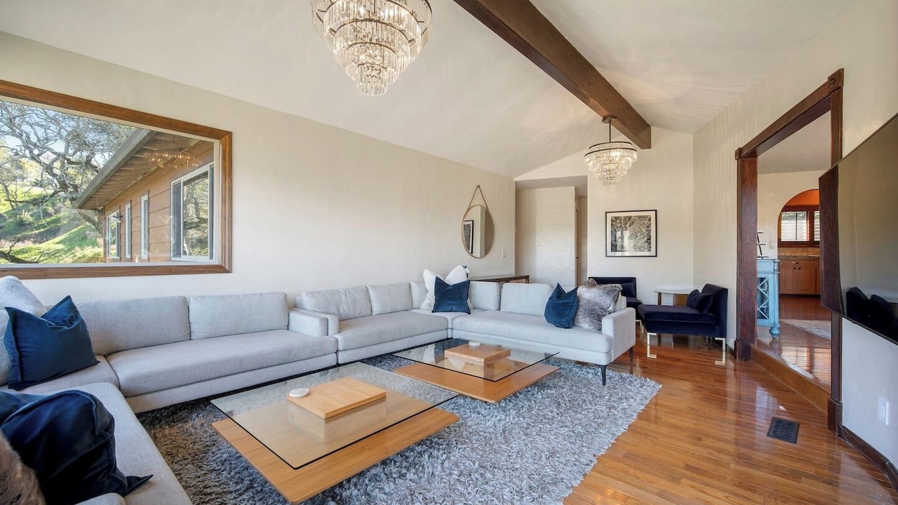 Photo of Livingroom in Larkfield-Wikiup