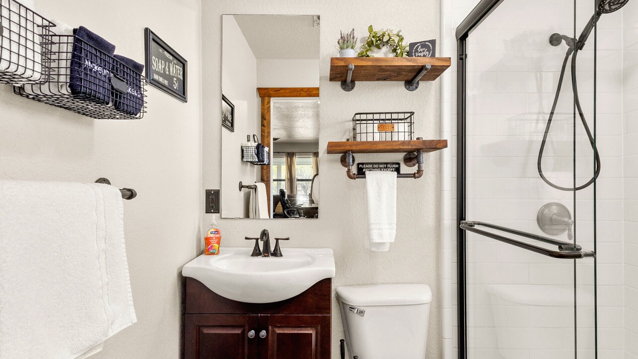 Photo of Bathroom in Canyon Lake