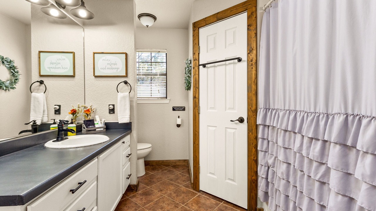 Photo of Bathroom in Canyon Lake