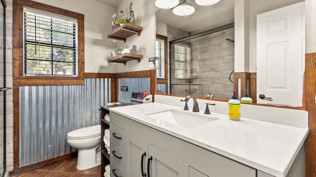 Photo of Bathroom in Canyon Lake