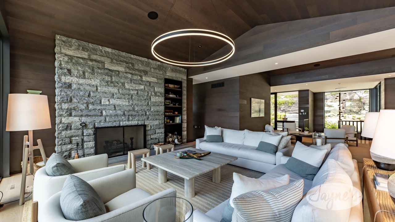 Photo of Livingroom in Port Carling
