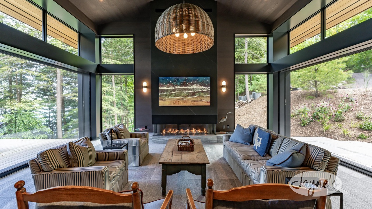 Photo of Livingroom in Port Carling