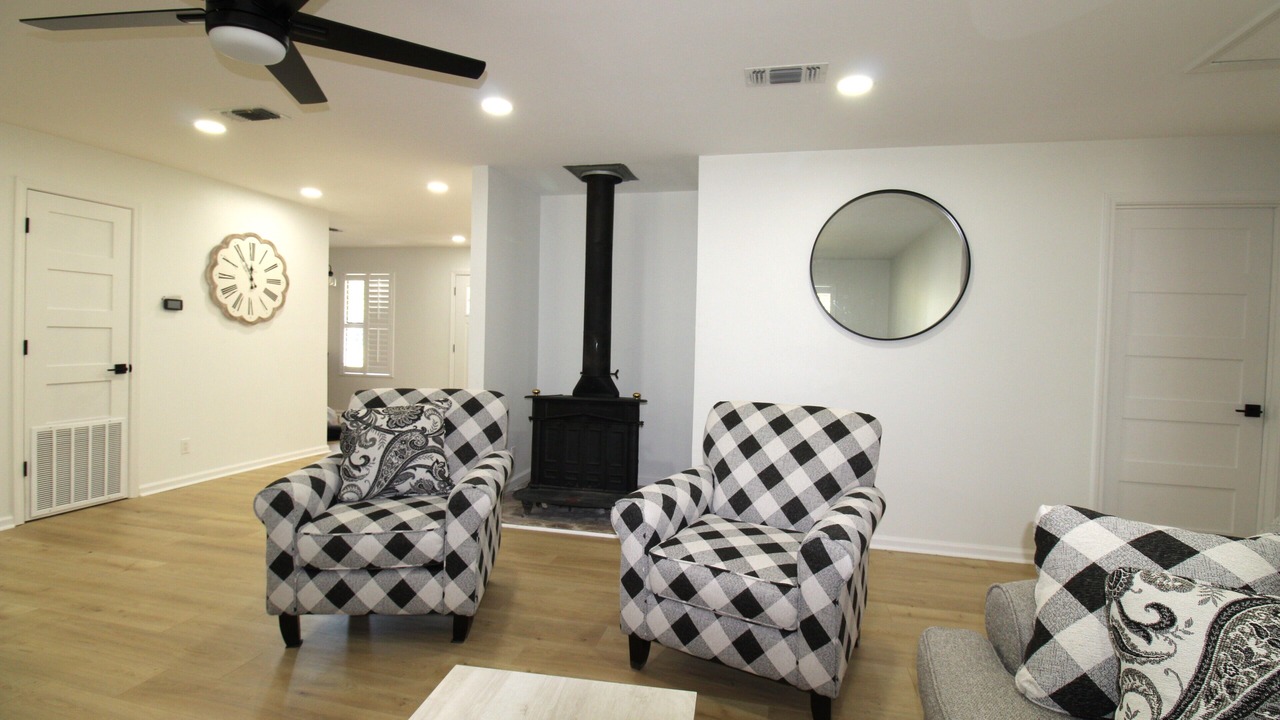 Photo of Livingroom in Pennington