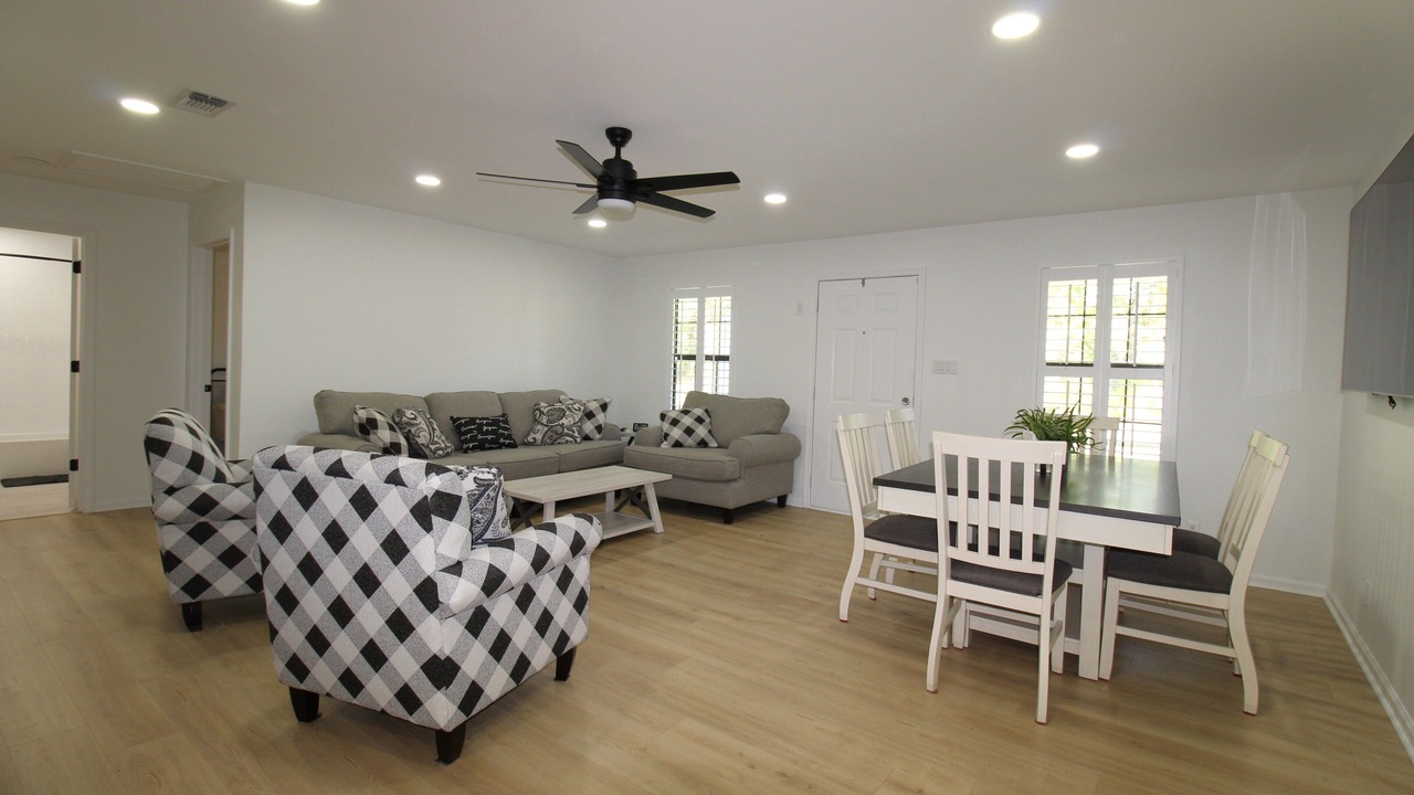 Photo of Livingroom in Pennington