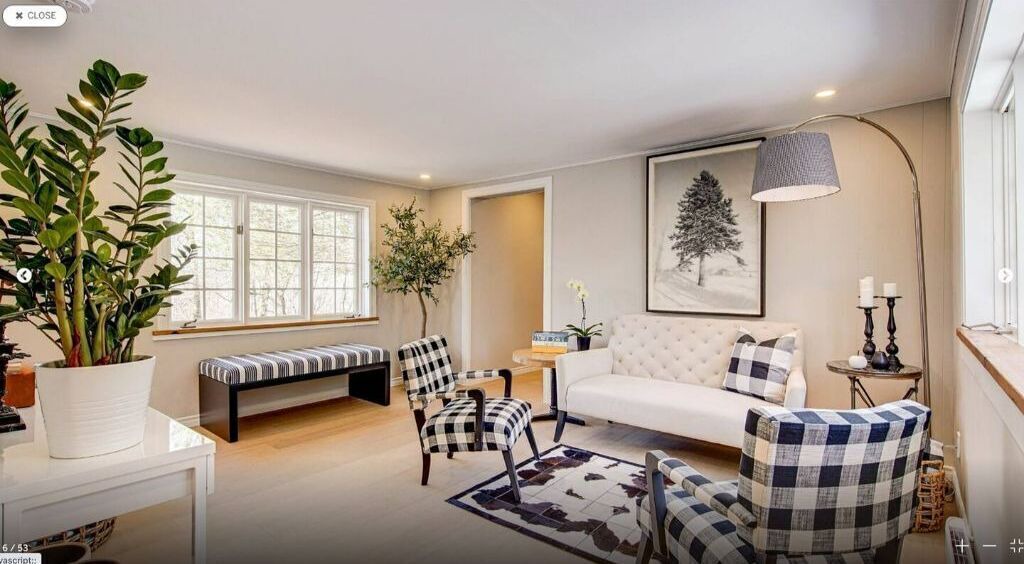 Photo of Livingroom in Bolton-Ouest