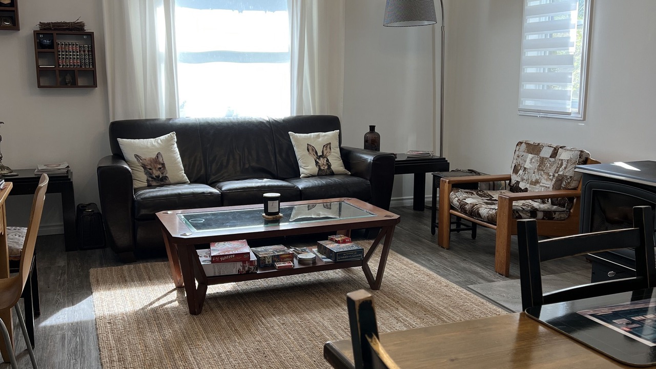 Photo of Livingroom in Bolton-Est