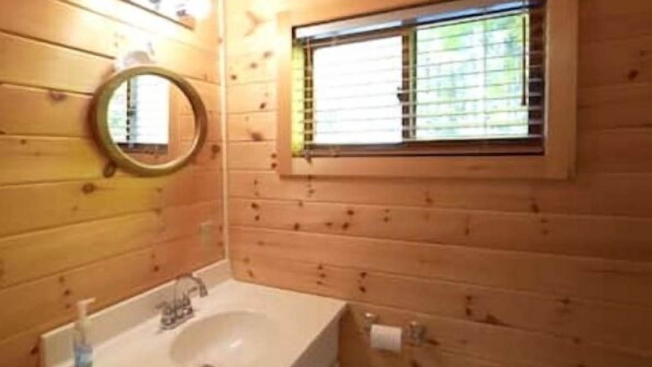 Photo of Bathroom in Dysart et al