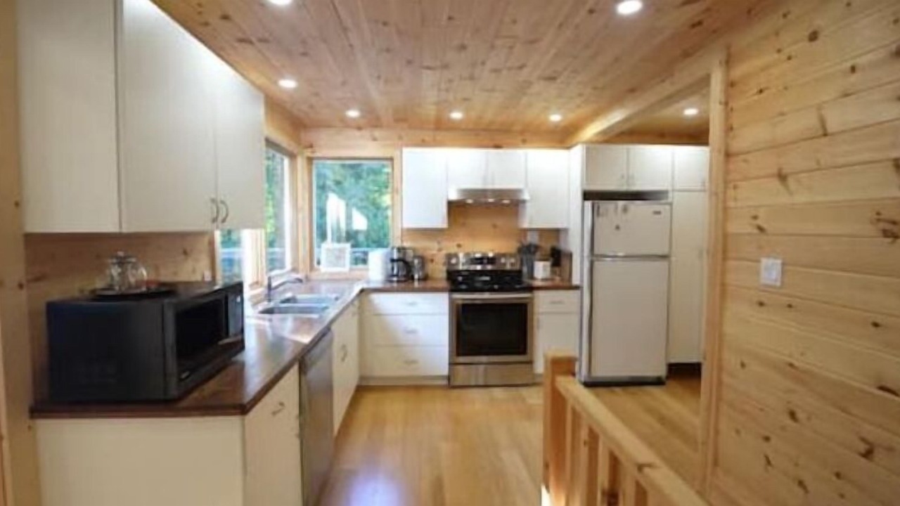 Photo of Kitchen in Dysart et al