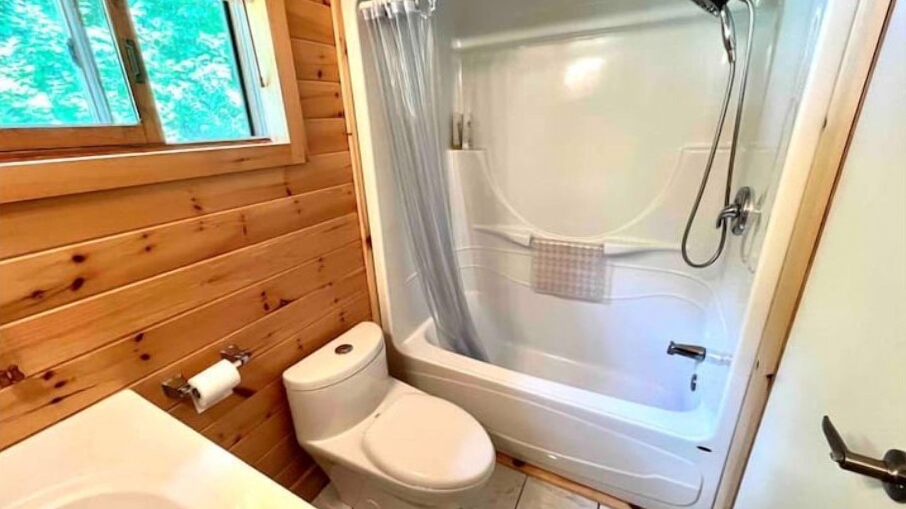 Photo of Bathroom in Dysart et al