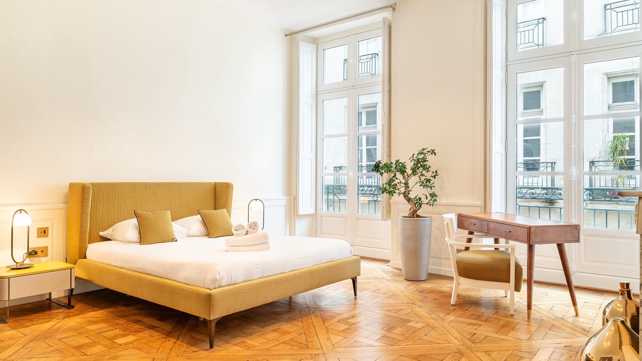 Photo of Bedroom in Graslin - Commerce