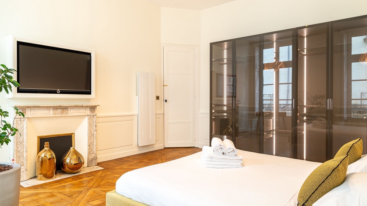 Photo of Bedroom in Graslin - Commerce