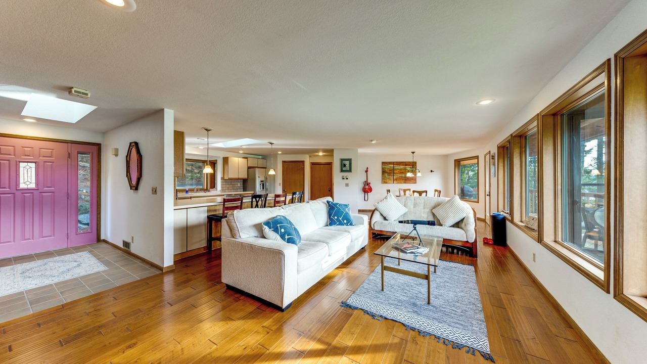 Photo of Livingroom in La Conner