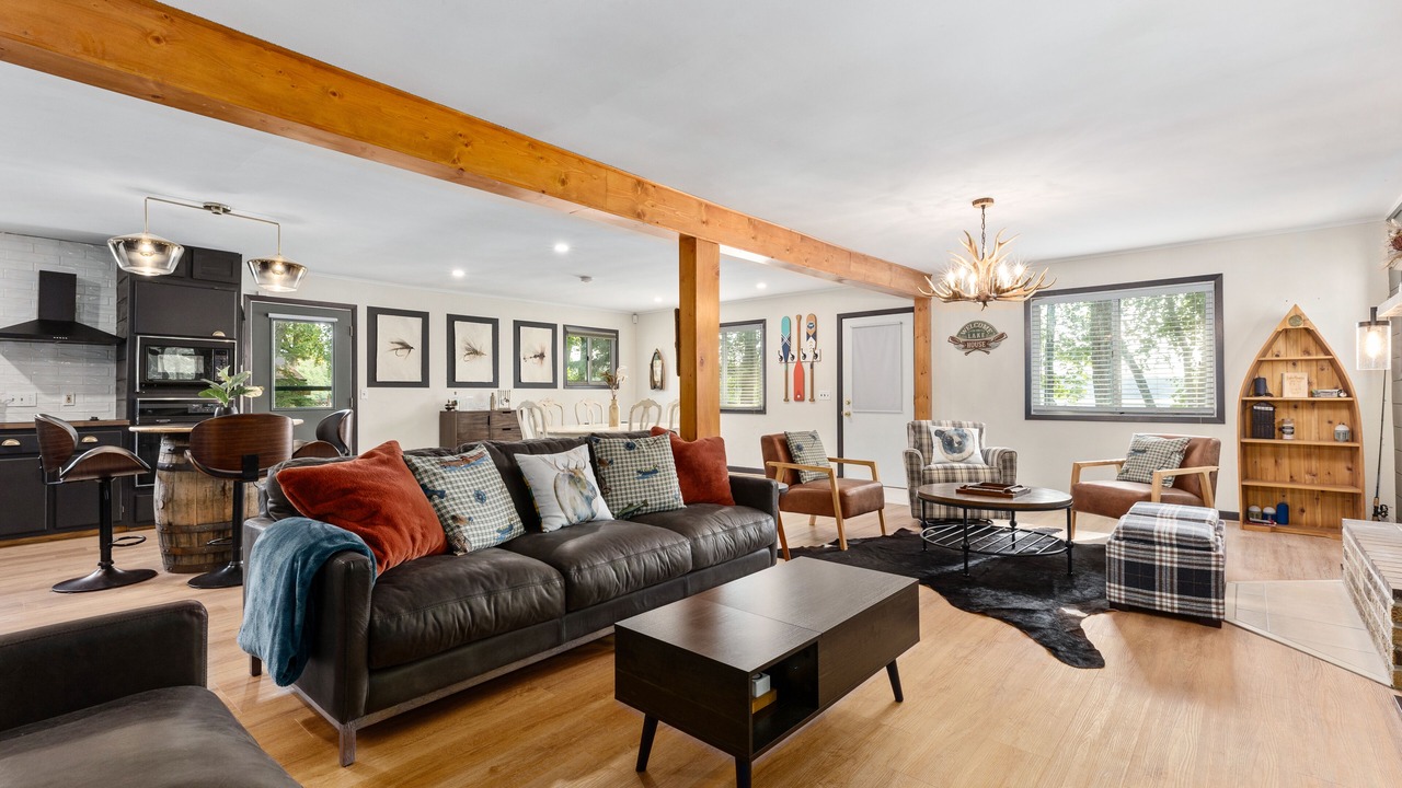 Photo of Livingroom in Motley