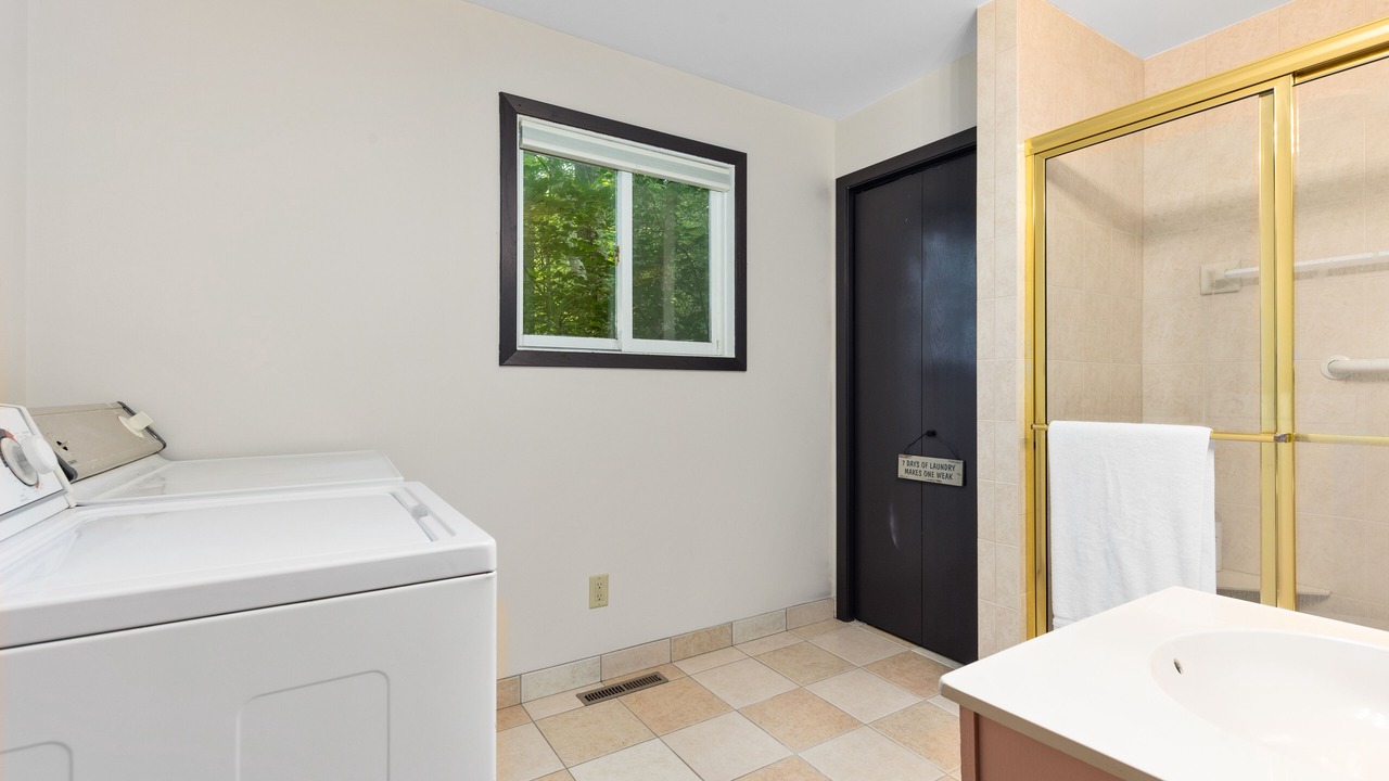Photo of Bathroom in Motley