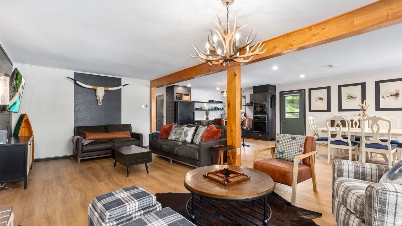 Photo of Livingroom in Motley