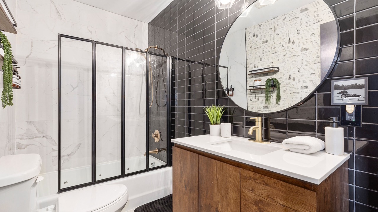 Photo of Bathroom in Motley