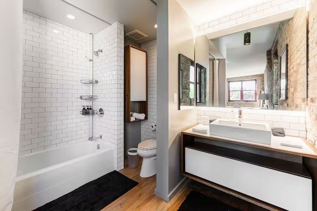 Photo of Bathroom in Logan Square