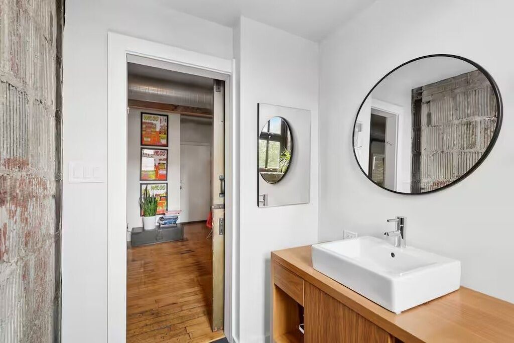 Photo of Bathroom in Logan Square
