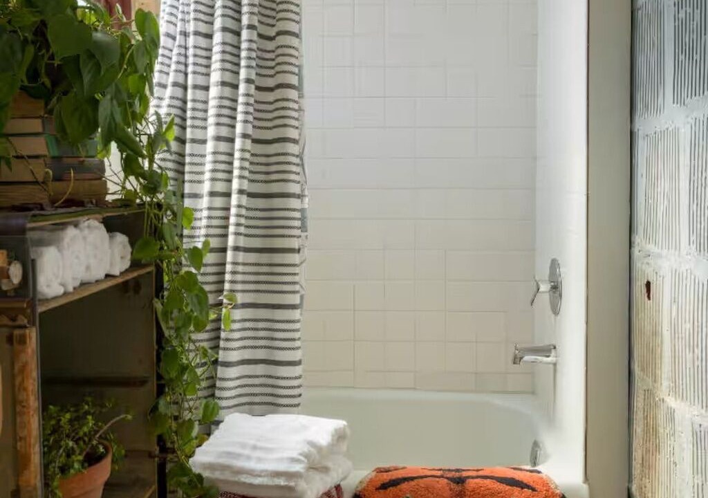 Photo of Bathroom in Logan Square