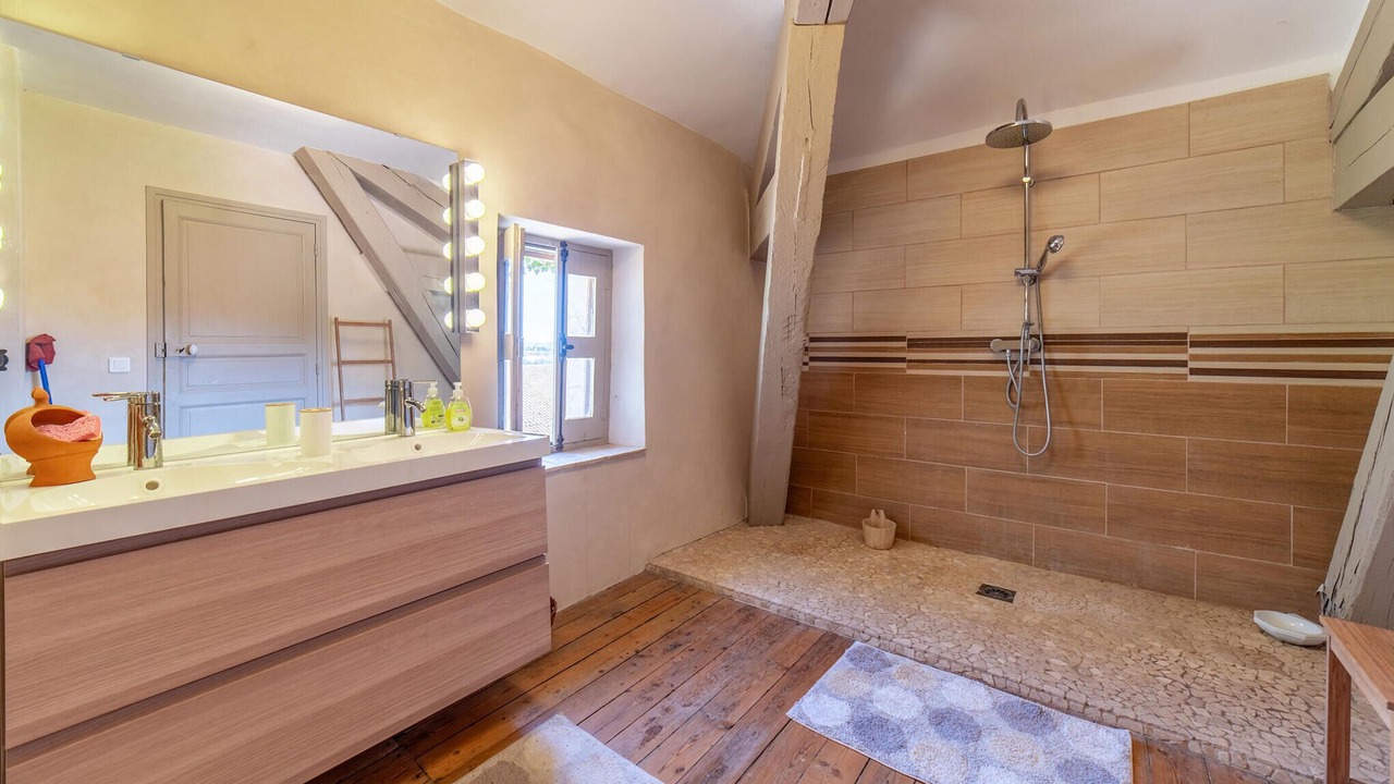 Photo of Bathroom in Lezignan-Corbieres