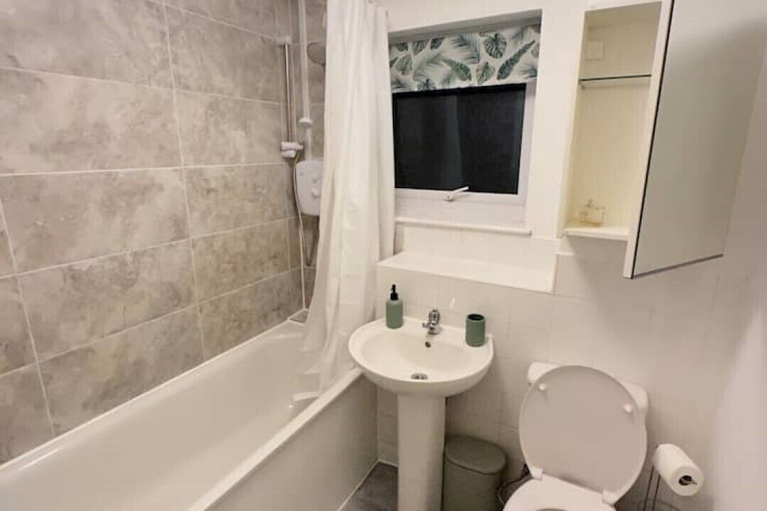 Photo of Bathroom in Island Gardens