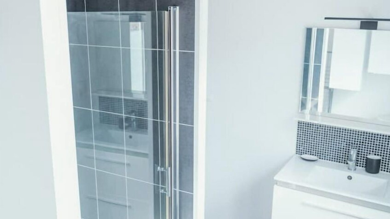 Photo of Bathroom in Charleville-Mezieres